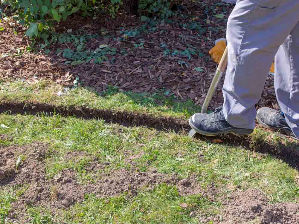 Lawn Edging Installation: How to Install Aluminum Edging | Longview Supply